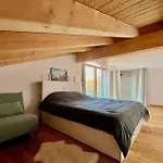 Comfortable 200m From The Lifts Apartamento